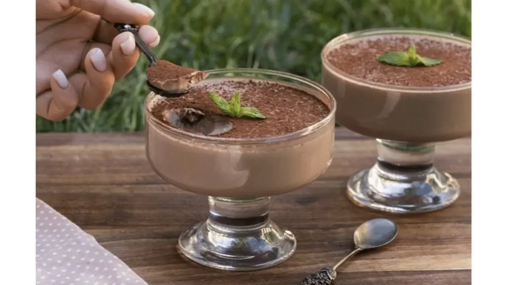 Kávový pudink, který ohromí hosty: Recept na jemný dezert bez námahy