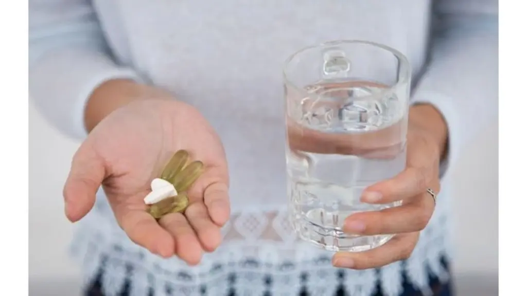 4 běžné doplňky stravy, které vám mohou způsobit nepříjemnosti s trávením