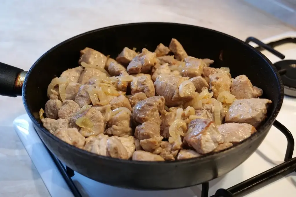 5 klíčových chyb při pečení masa, které kazí všechny vaše pokusy