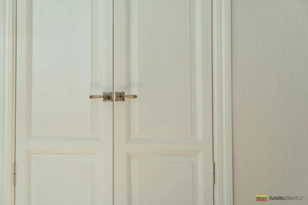 Jak zateplit okna starým prostěradlem: Génius trik, který šetří peníze