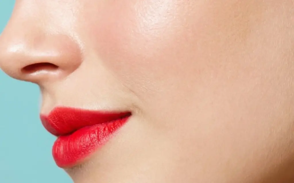 Jedna lžíce skořice ráno: Jak promění vaši pleť podle dermatologů