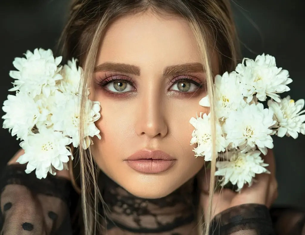 Minimalistická makeupová výbava: Co si vzít s sebou pro dokonalý vzhled