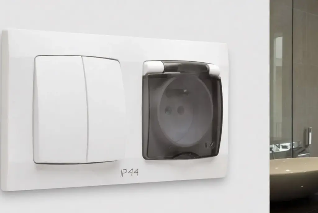 Pět nejčastějších chyb při umisťování zásuvek ve vaší koupelně
