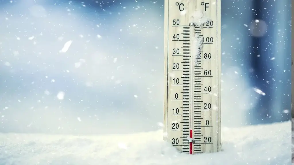 Po audrų přijde mráz: zima udeří s -27°C, připravte se na kluzké ledovky