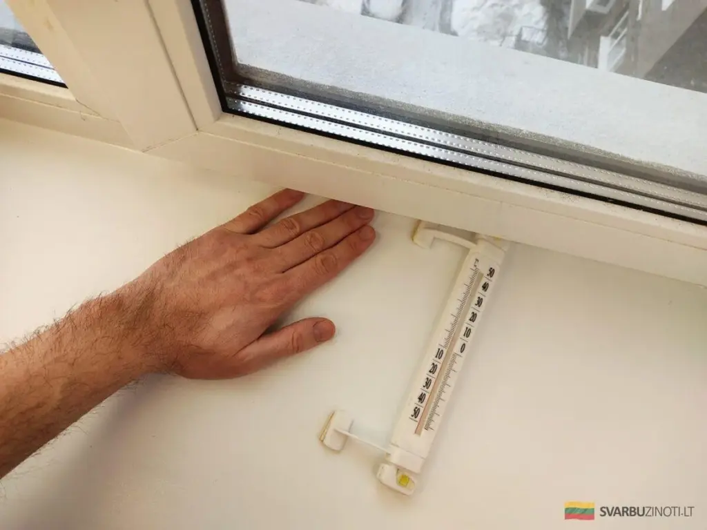 Přepněte okna do zimního režimu: jednoduchý trik pro teplejší byt a úsporu energie