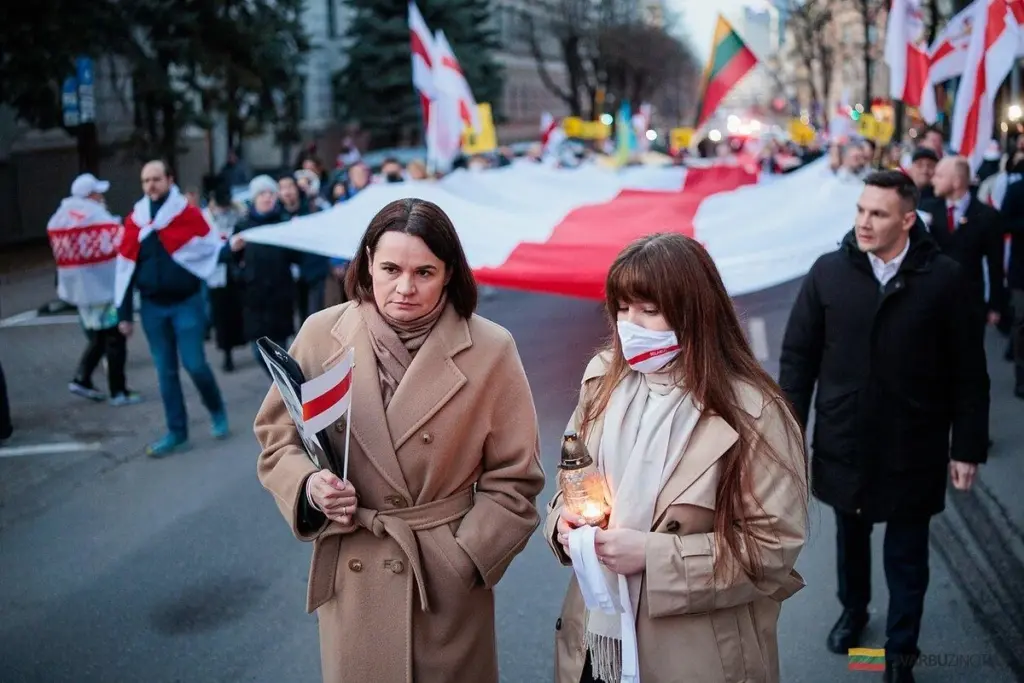 Proč ochranka Cichanouské přešla k policii? Kritici varují, že se Česko odklání