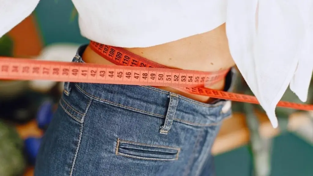 Proč váha stoupá, i když jíte méně? Odhalte 4 tiché zloděje vašeho metabolismu