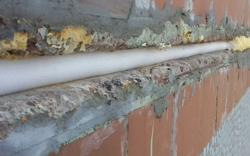 Proč vaše panely praskají: jednoduchý trik, který udrží váš domov suchý a teplý