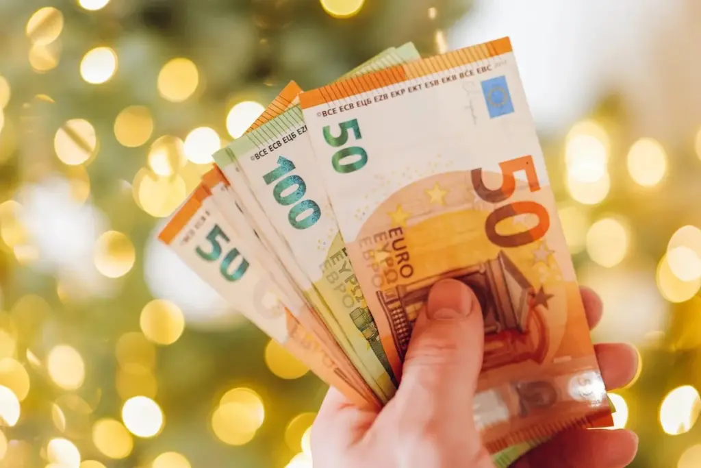 Pryč s mosty a okny: Euro bankovky projdou revoluční proměnou, jakou jste neviděli dvacet let