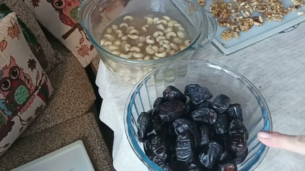 Proč jsou vaše ořechy a sušené ovoce lepivé? Odhaleno tajemství kamarádky, které změní váš pohled