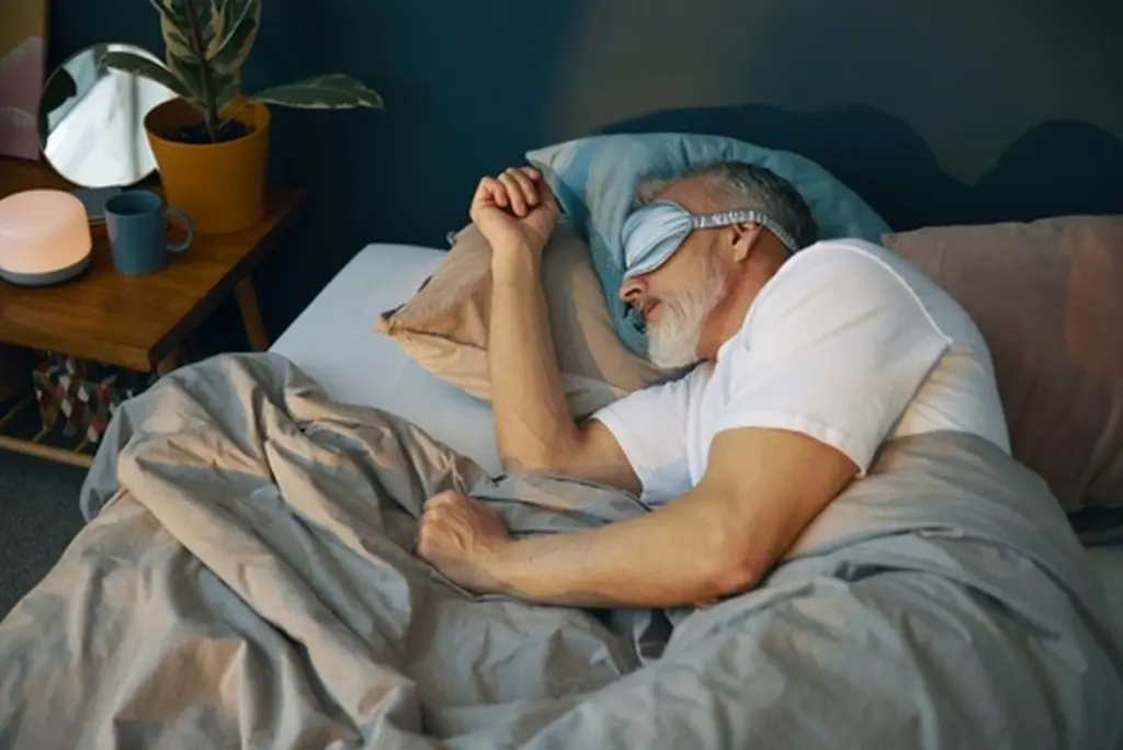 Proč se vám v noci potí zátylek: Co skrývá obyčejné buzení