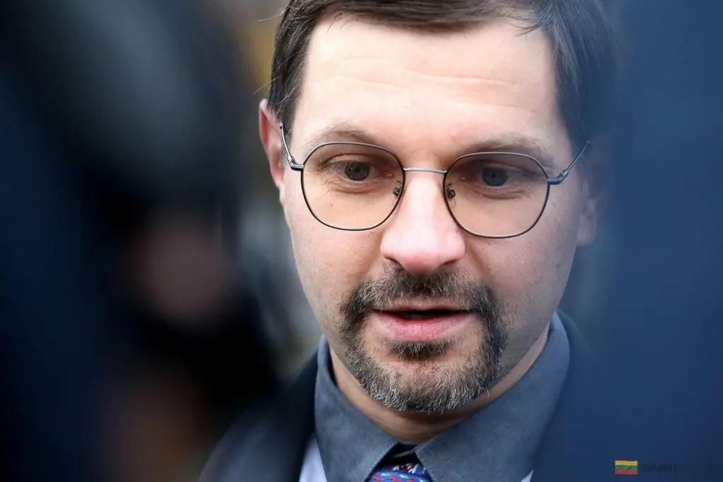 Proč se známá tvář znovu ocitá před soudem: Obvinění ze skandálního útoku